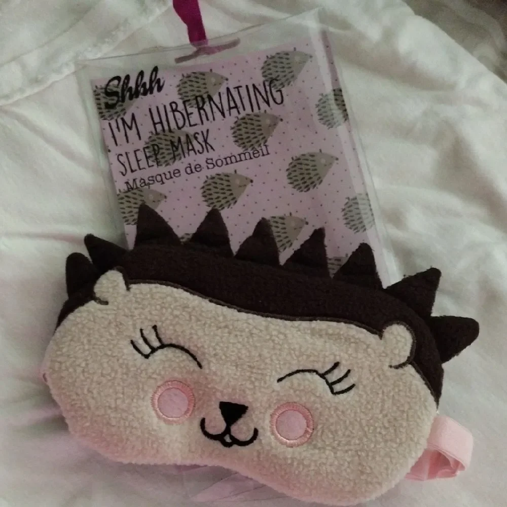 New in Box The Sak Kids Hedgehog Sleep Mask - Cream and Black
